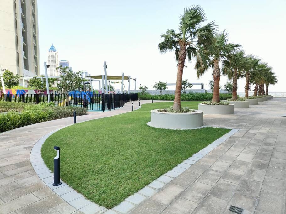 Apartment Upgraded Downtown 2 Bd Dubai