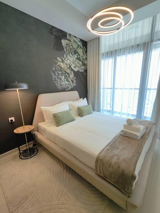 Upgraded Downtown 2 Bd *