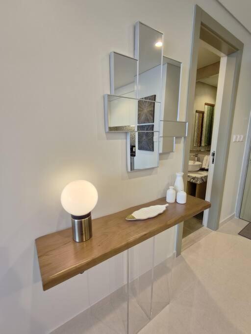 Upgraded Downtown 2 Bd Apartment *