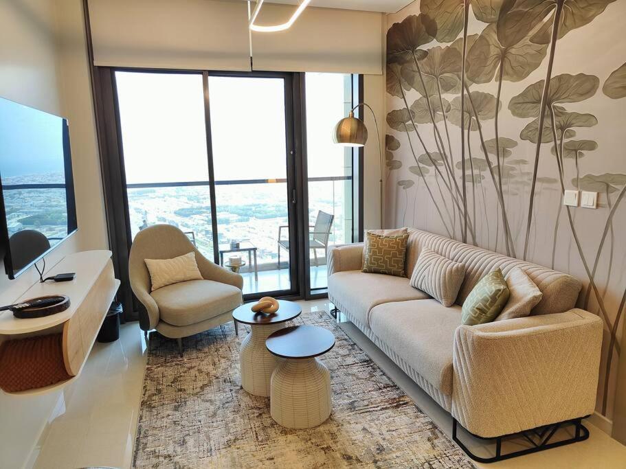 Upgraded Downtown 2 Bd *