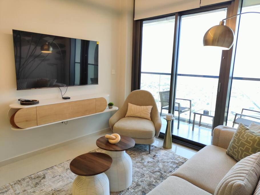 Upgraded Downtown 2 Bd Apartment Dubai